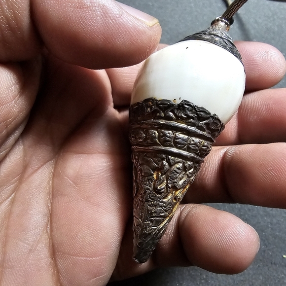 Vintage Sterling Silver Dipped Natural Conch Shell Necklace Ornate Pattern on a - Picture 6 of 8